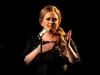 adele-tem-hemorragia-nas-cordas-vocais-1