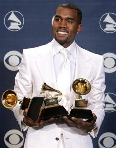 Kanye West recebe Grammy Award